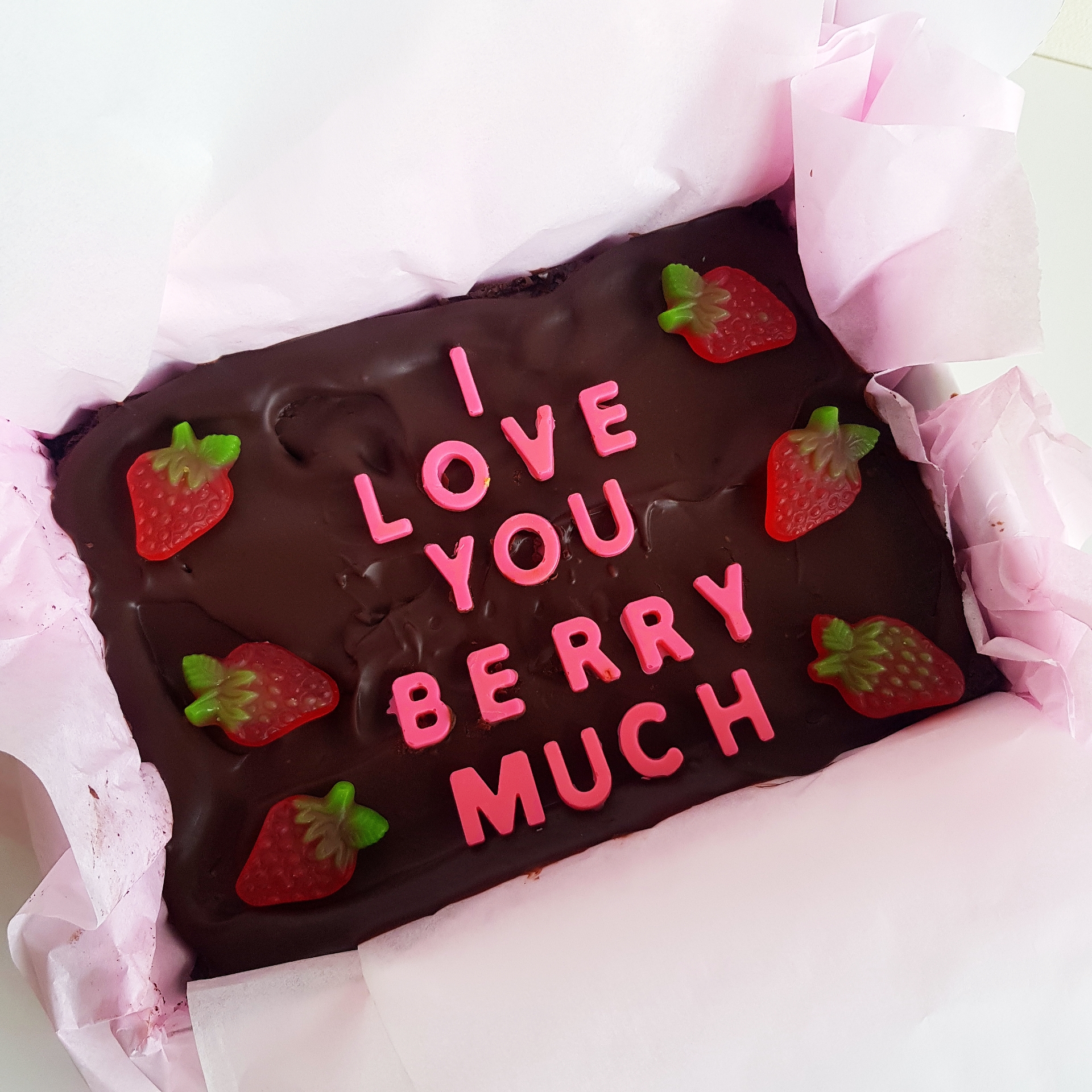 Brownie Message Box – I Love You Berry Much